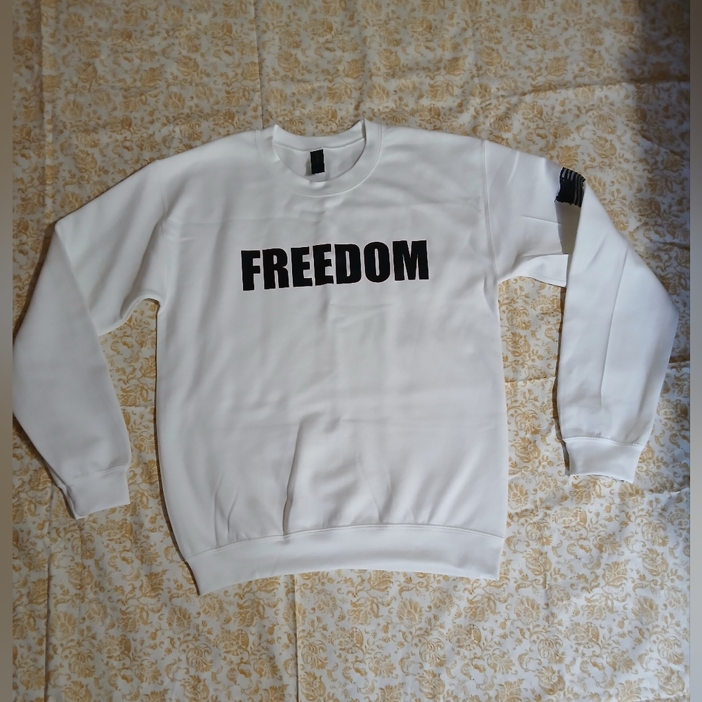 Gildan Unisex White Crewneck Sweatshirt with Charlie Kirk Freedom Print